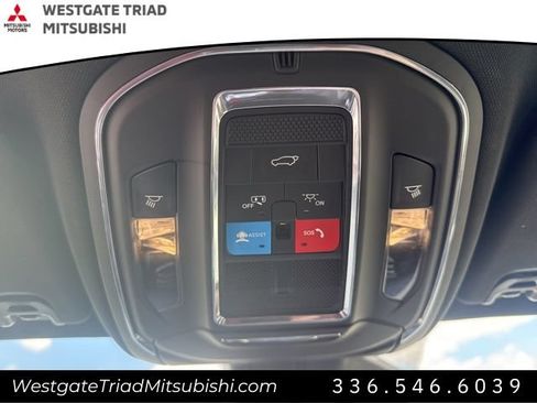 Used 2023 Jeep Wagoneer L Series II AWD/4WD image 22