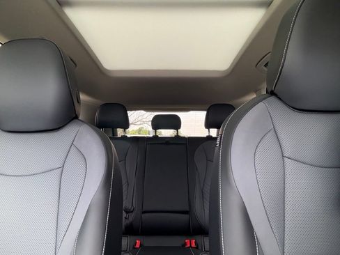 Used 2026 Volkswagen Tiguan SE w/ Panoramic Sunroof Package AWD/4WD image 37