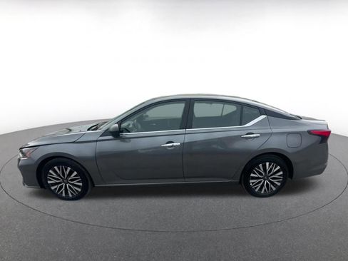 Used 2025 Nissan Altima 2.5 SV image 9