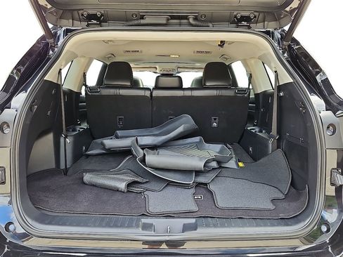 Used 2023 Toyota Highlander XLE image 28