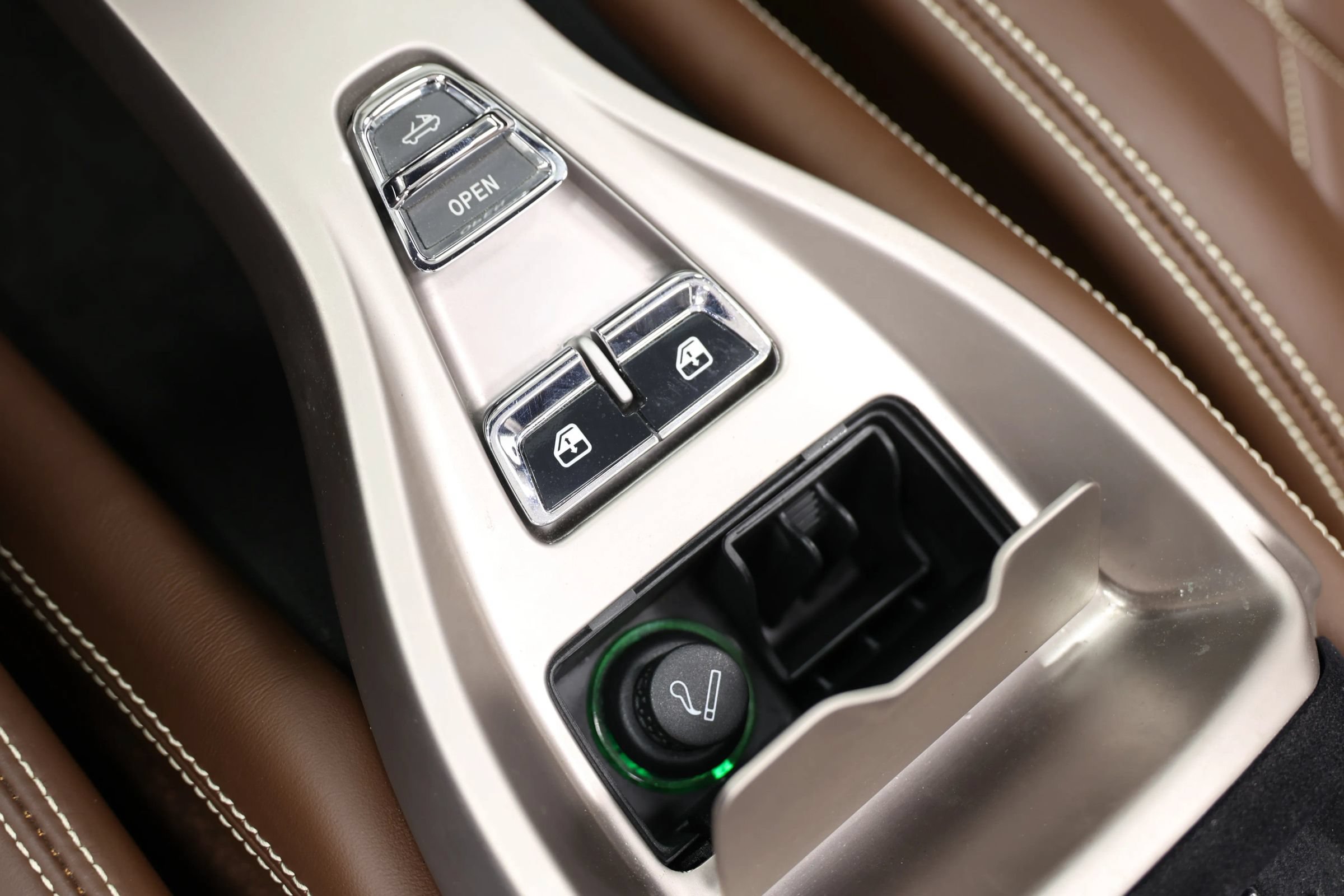 Used 2010 Ferrari California RWD image 58