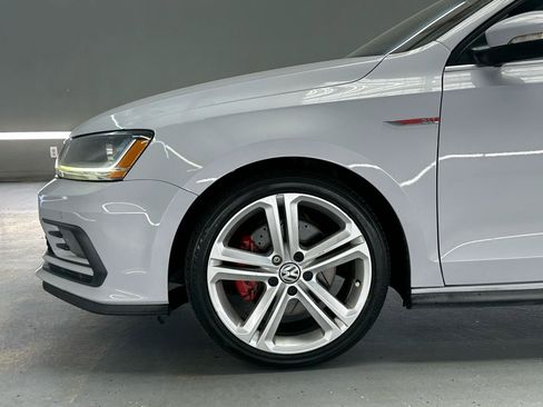 Used 2017 Volkswagen Jetta GLI FWD image 4
