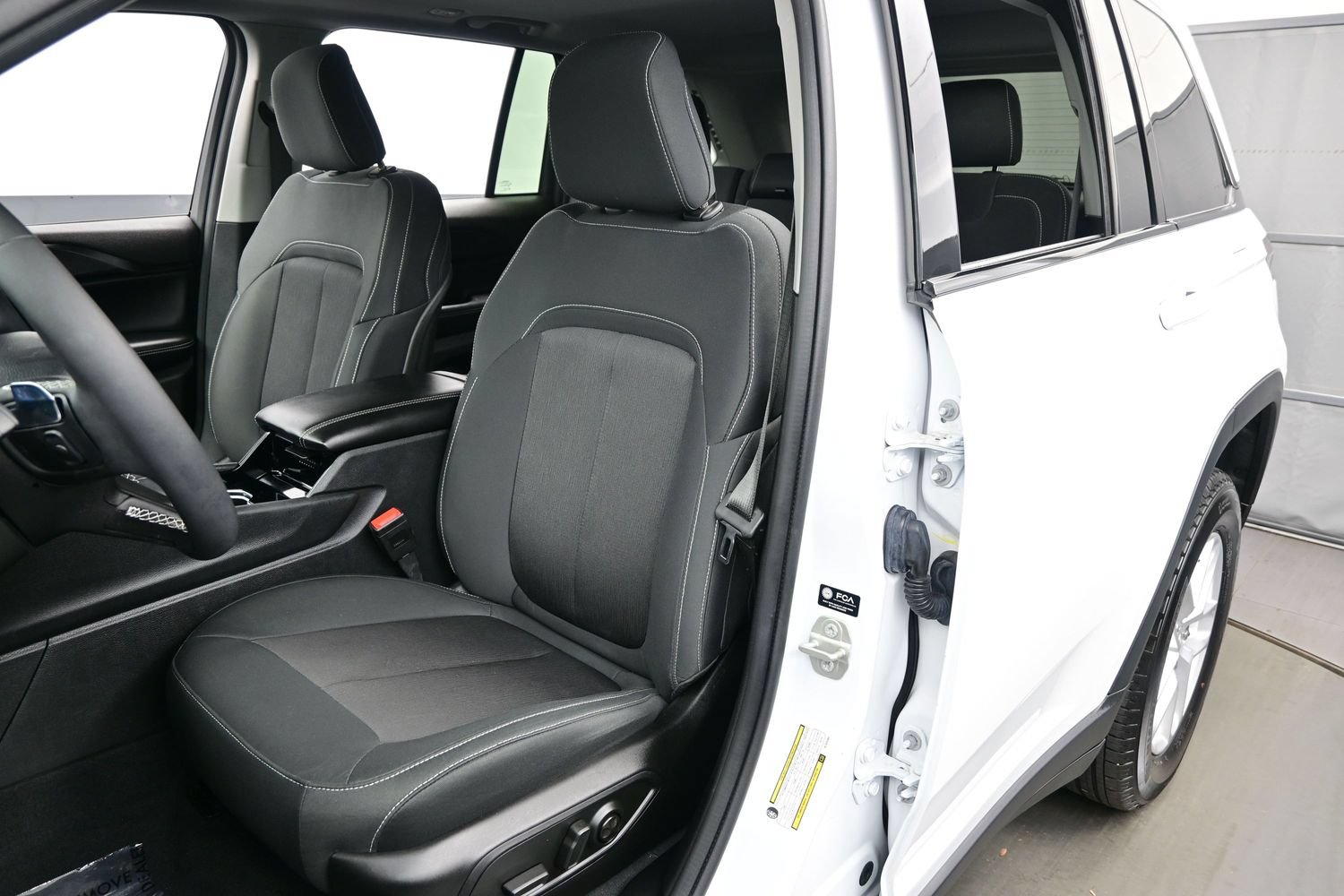 Used 2023 Jeep Grand Cherokee Laredo X AWD/4WD image 12