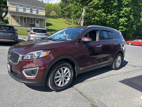 Used 2017 Kia Sorento AWD w/ LX Convenience Package image 3