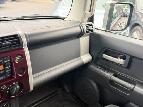 Used 2007 Toyota FJ Cruiser 4WD image 25