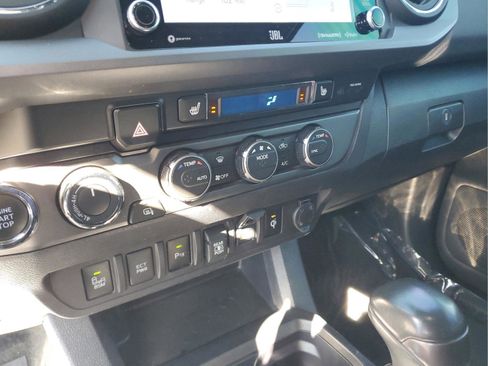 Used 2022 Toyota Tacoma TRD Sport image 14
