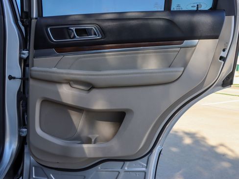 Used 2019 Ford Explorer Limited FWD image 10
