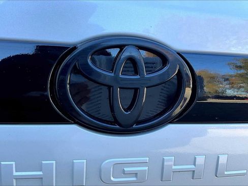 Used 2024 Toyota Grand Highlander XLE image 28