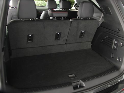 Certified 2024 Chevrolet Traverse RS image 21