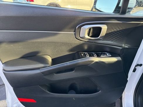 Used 2023 Kia Sorento LX image 15