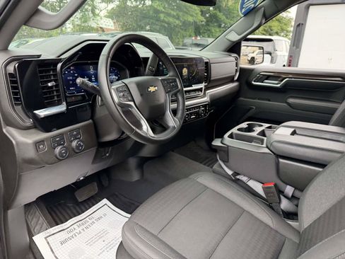 Used 2024 Chevrolet Silverado 1500 LT AWD/4WD image 11