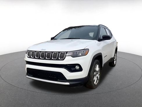 Used 2025 Jeep Compass Limited image 7