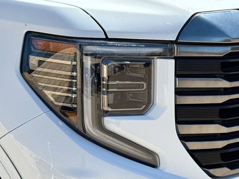 Used 2024 GMC Sierra 1500 AT4 w/ Technology Package image 4