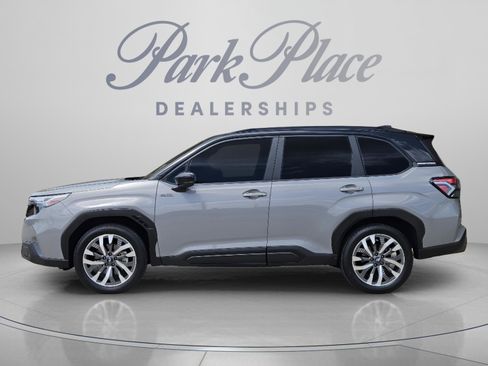 Used 2025 Subaru Forester Touring AWD/4WD image 2