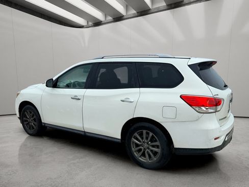 Used 2013 Nissan Pathfinder SV w/ Trailer Tow Pkg FWD image 5