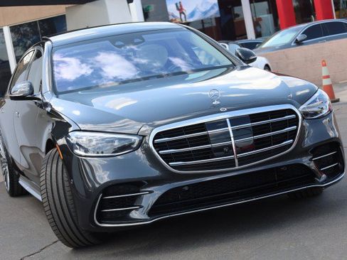 Used 2022 Mercedes-Benz S 580 4MATIC Sedan image 2