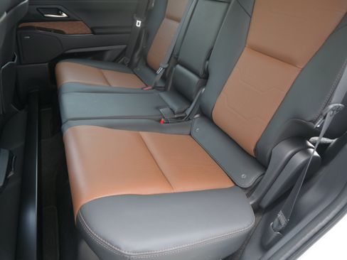 Used 2024 Lexus GX 550 w/ Cold Area Package AWD/4WD image 31