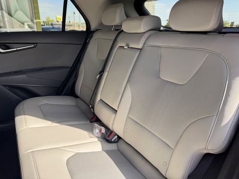 Used 2023 Kia Niro EX Touring image 36