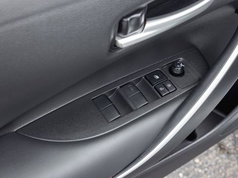 Certified 2025 Toyota Corolla SE w/ SE Premium Package image 9