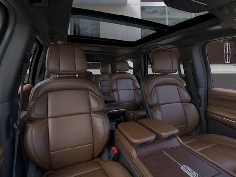 New 2026 Lincoln Navigator Reserve AWD/4WD image 10