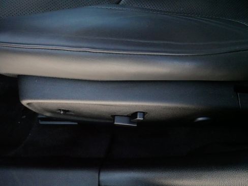 Used 2013 Chrysler 300 C w/ Light Group image 20