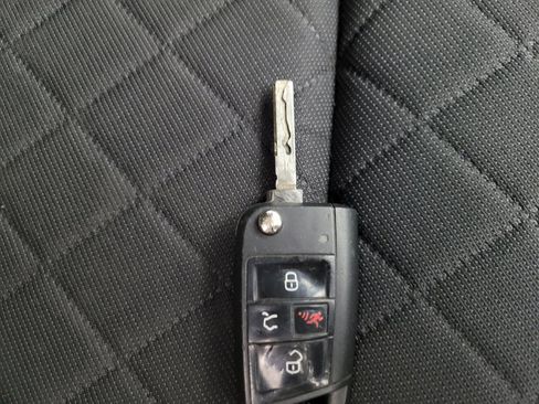 Used 2021 Volkswagen Atlas S image 32