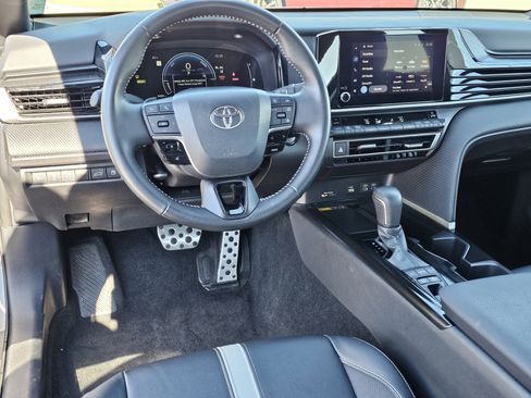 Used 2025 Toyota Camry SE image 32