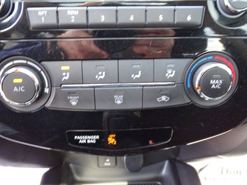 Used 2015 Nissan Rogue AWD w/ SV Moonroof Package image 27