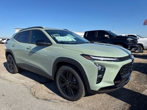 New 2026 Chevrolet Trax ACTIV w/ Sunroof Package image 2
