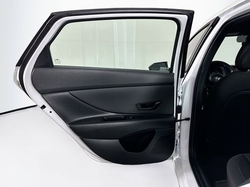 Used 2025 Hyundai Elantra Sport image 25