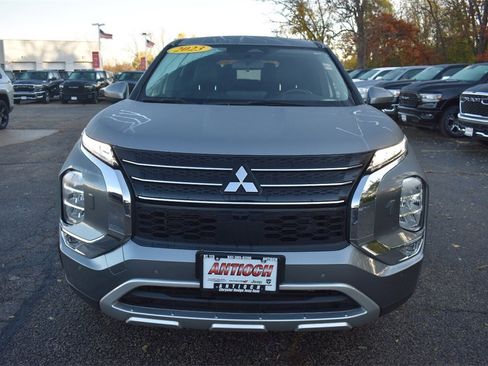 Used 2023 Mitsubishi Outlander SE image 11