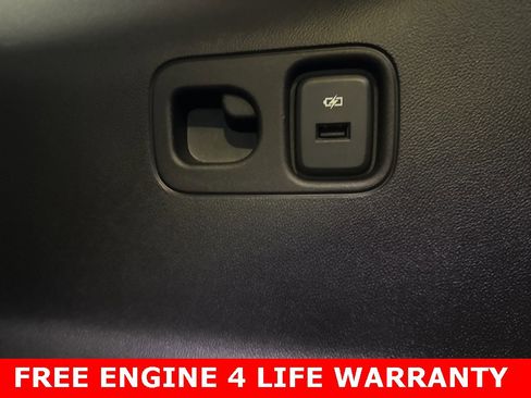 Used 2023 GMC Acadia SLE image 27