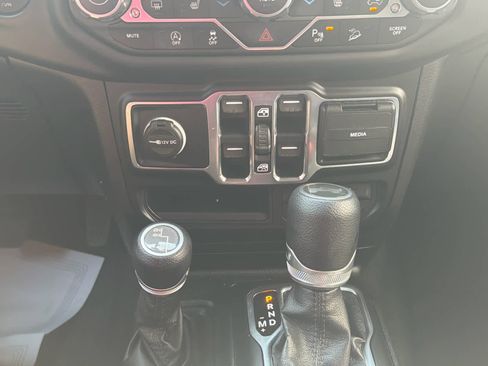 Used 2020 Jeep Wrangler Unlimited Sport AWD/4WD image 31