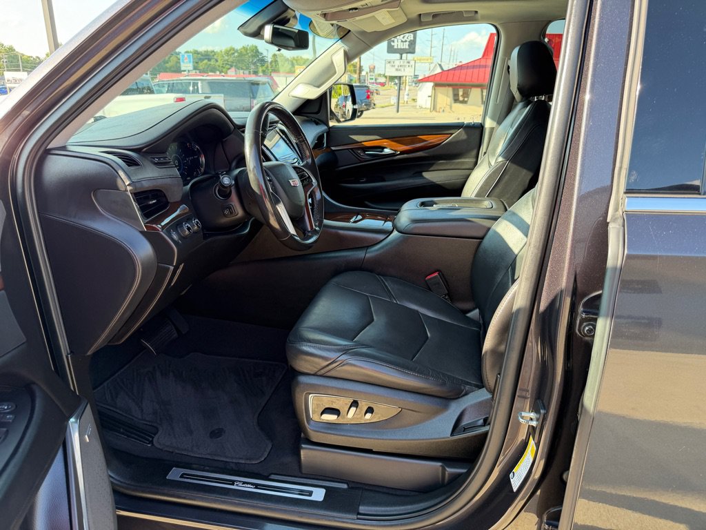 Used 2018 Cadillac Escalade ESV Premium Luxury AWD/4WD image 27