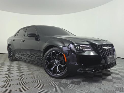 Used 2019 Chrysler 300 S RWD image 1