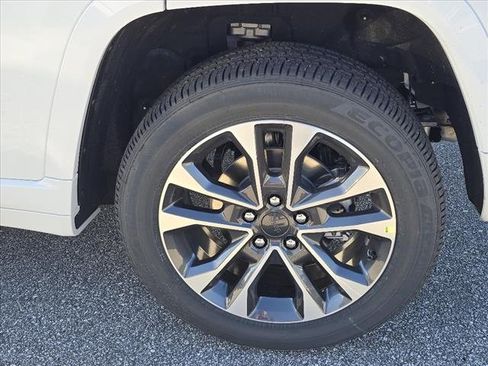 New 2025 Jeep Grand Cherokee Overland w/ Adv Protech Group III image 7