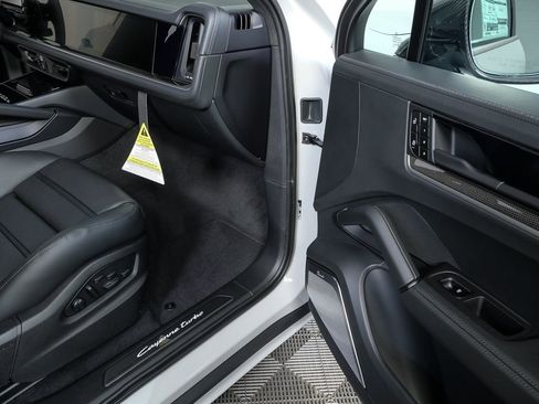 New 2026 Porsche Cayenne Turbo image 24