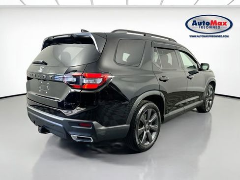 Used 2025 Honda Pilot Sport image 2