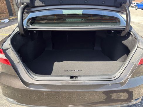 Used 2018 Toyota Camry LE image 7