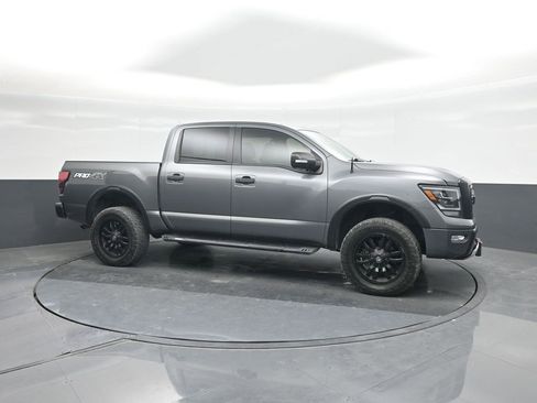 Used 2021 Nissan Titan PRO-4X w/ Pro-4x Convenience Package image 11