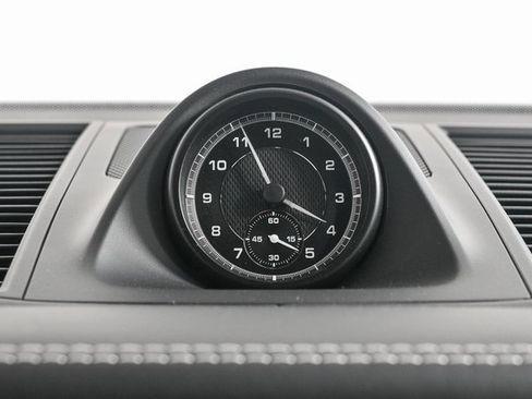 Certified 2025 Porsche Macan image 16