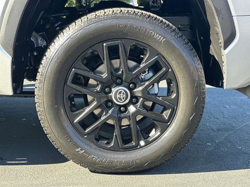 Used 2024 Toyota Tundra Limited image 11