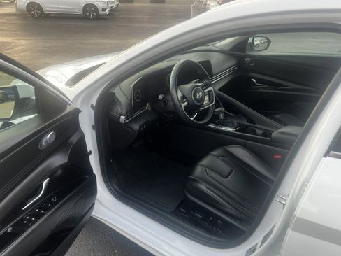 Used 2024 Hyundai Elantra Limited image 11