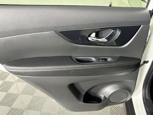 Used 2019 Nissan Rogue SL w/ Premium Package FWD image 25