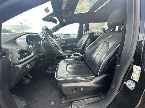 Used 2018 Chrysler Pacifica Limited w/ S Appearance Package FWD image 22