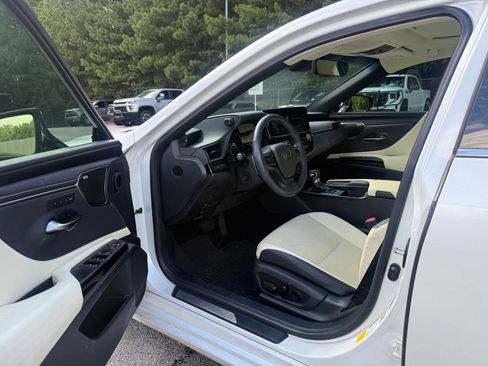 Used 2022 Lexus ES 300h w/ Premium Package FWD image 9