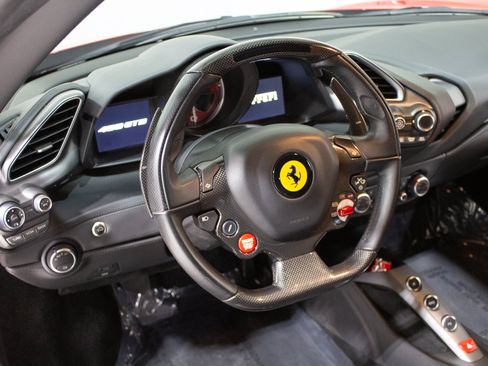 Used 2018 Ferrari 488 GTB RWD image 19