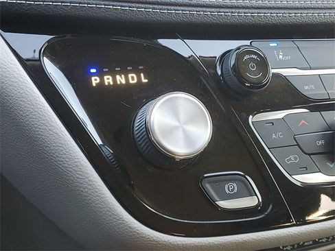 Used 2022 Chrysler Pacifica Touring-L image 29