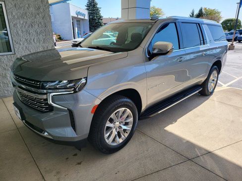 Used 2023 Chevrolet Suburban Premier image 15