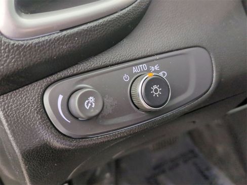 Certified 2022 Chevrolet Trax LT w/ LT Convenience Package image 17